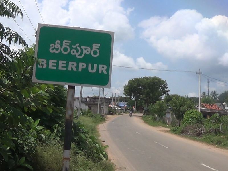 కరీంనగర్: మావోయిస్టు అగ్రనేత, కేంద్ర కమిటీ కార్యదర్శి ముప్పాళ్ల లక్ష్మణరావు అలియాస్ గణపతి జనజీవనంలోకి వస్తే స్వాగతిస్తామని ఇప్పటికే కేంద్ర, రాష్ట్ర ప్రభుత్వాలతో పాటు పోలీస్ శాఖ ప్రకటించిన విషయం తెలిసిందే. గణపతితో పాటు అతని అనుచరులు రావడానికి రంగం సిద్ధమైంది అంటూ పెద్దఎత్తున ప్రచారం జరుగుతోంది. ఇలా జనజీవన స్రవంతిలోకి గణపతి రాక దాదాపు ఖరారు అయిందని అందరు భావిస్తున్నారు. ఈ క్రమంలో గణపతి స్వగ్రామం బీర్పూర్ లో ఎలా వుందో ఓసారి చూద్దాం.