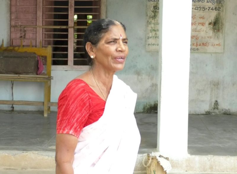 43 సంవత్సరాల క్రితం గ్రామాన్ని వదిలివెళ్లిన గణపతి అంచెలంచెలుగా కేంద్ర కమిటీ కార్యదర్శి అయ్యారని... అయితే మావోయిస్టుగా మారినప్పటి నుండి ఇప్పటివరకు చూడలేదని బంధువులు తెలిపారు. నమ్మిన సిద్ధాంతాల కోసం పార్టీలోకి వెళ్లారు తప్ప ఏనాడు సొంత ప్రయోజనాల కోసం ప్రాకులాడలేదన్నారు. ప్రస్తుతం ఆయన జనజీవన స్రవంతిలోకి వస్తే సాదరంగా ఆహ్వానిస్తామని బీర్పూర్ ప్రజలు అంటున్నారు.