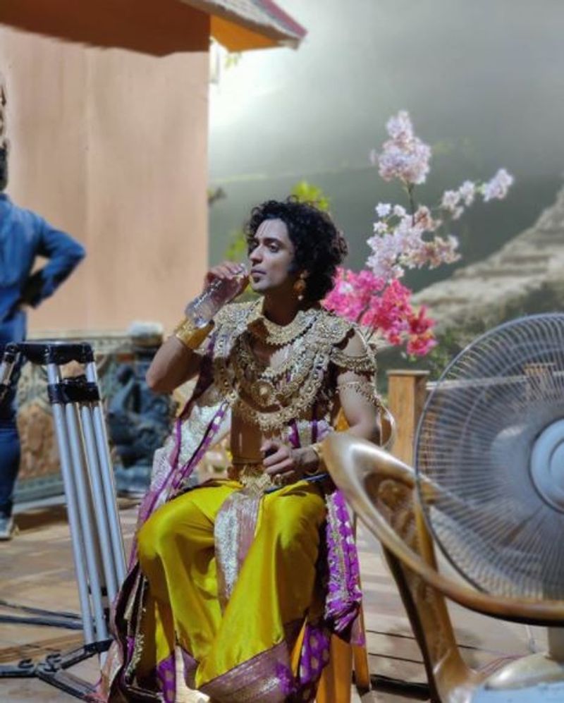 ಸೆ.3 ರಿಂದ ಸೆ. 8ನೇ ತಾರೀಕಿನವರೆಗೆ ಈ ಮಹಾ ತಿರುವಿನ ಸಂಚಿಕೆ ಸ್ಟಾರ್ ಸುವರ್ಣದಲ್ಲಿ ಪ್ರತಿದಿನ ರಾತ್ರಿ 9 ಗಂಟೆಗೆ ಪ್ರಸಾರವಾಗಲಿದೆ.