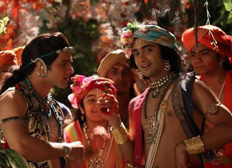 ಕೃಷ್ಣನ ಪಾತ್ರಧಾರಿ ಸುಮೇಧ್ ಹಾಗೂ ರಾಧಾ ಪಾತ್ರಧಾರಿ ಮಲ್ಲಿಕಾ 'ನಾವಿಬ್ಬರು ಸ್ನೇಹಿತರು' ಎಂದು ಹೇಳುವ ಮೂಲಕ ಗಾಳಿ ಮಾತುಗಳಿಗೆ ಸ್ಪಷ್ಟನೆ ನೀಡಿದ್ದರು.