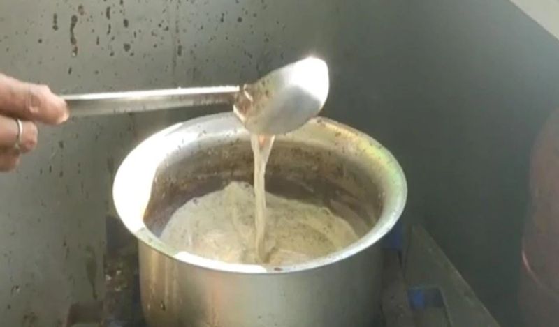 अंकित के मुताबिक, जब वो सॉफ्टवेयर कंपनी में काम कर रहे थे तो अक्सर चाय पीने के लिए ऑफिस के बाहर जाते थे। किसी दिन उन्हें अच्छी चाय मिलती थी, कभी खराब। तब उन्होंने नोटिस किया कि कई लोग चाय पीने के लिए वहां आते हैं। ऐसे में चाय का धंधा किया जा सकता है।
