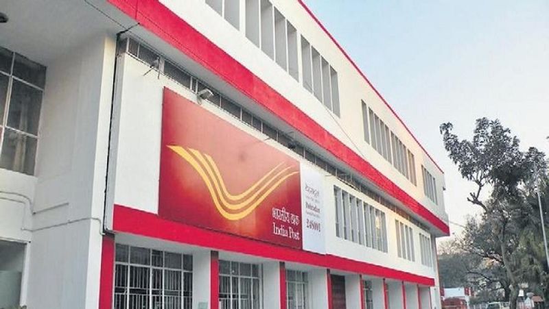 अकाउंट हो सकता है ट्रांसफर
पोस्ट ऑफिस में खोला गया टाइम डिपॉजिट अकाउंट एक ब्रांच से दूसरे ब्रांच में ट्रांसफर भी किया जा सकता है। इसके अलावा, सिंगल अकाउंट को जॉइंट अकाउंट में बदला जा सकता है। 5 साल की मेच्योरिटी पूरी होने के बाद इसे और 5 साल के लिए और बढ़ाया जा सकता है।
(फाइल फोटो)