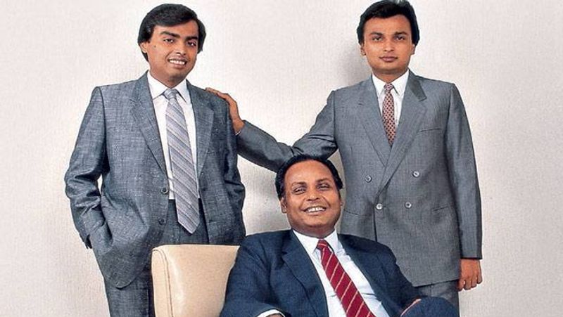 मुकेश अंबानी के पिता धीरू भाई अंबानी ने अपने बच्चों को हमेशा अच्छी एजुकेशन दी। मुकेश अंबानी हमेशा एक ब्राइट स्टूडेंट रहे थे लेकिन फिर भी उन्हें अपनी पढ़ाई बीच में ही छोड़नी पड़ी।
