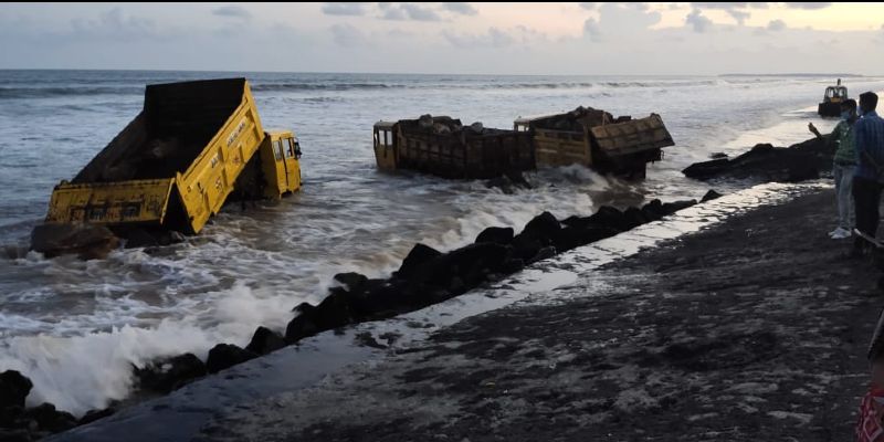 Tidal wave hits five dumpers loaded with boulders in Digha sea; vehicles sink-dbr