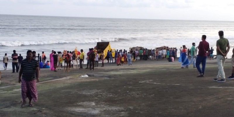 5 dumpers drowned during high tide in Digha BTG