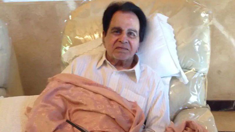 Bollywood veteran Actor Dilip Kumar does not know that his two brother died of covid 19 BRD