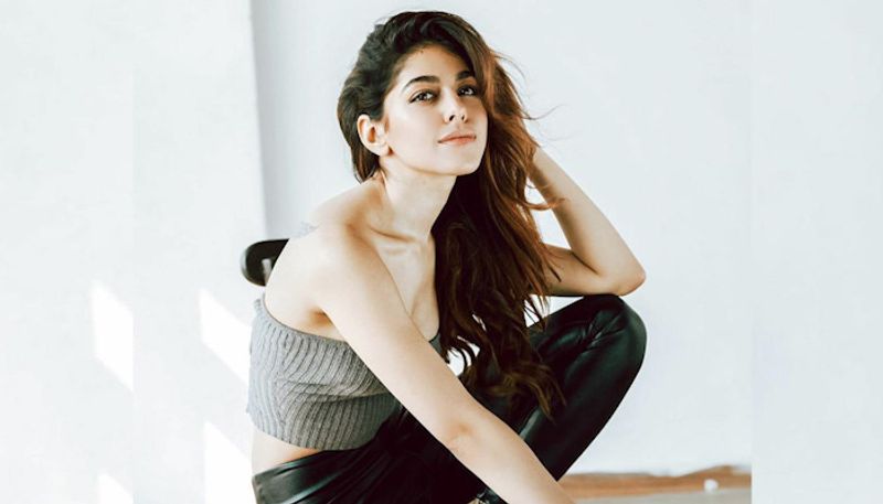 However, in a recent interview, Alaya revealed that she considered plastic surgery for her nose and wanted to go under the knife.
