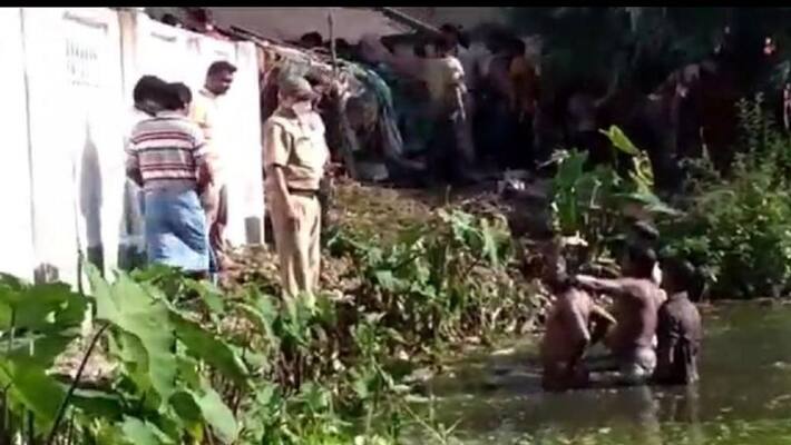 Money is floating on a pond in Burdwan BTG Money is floating on a pond in Burdwan BTG