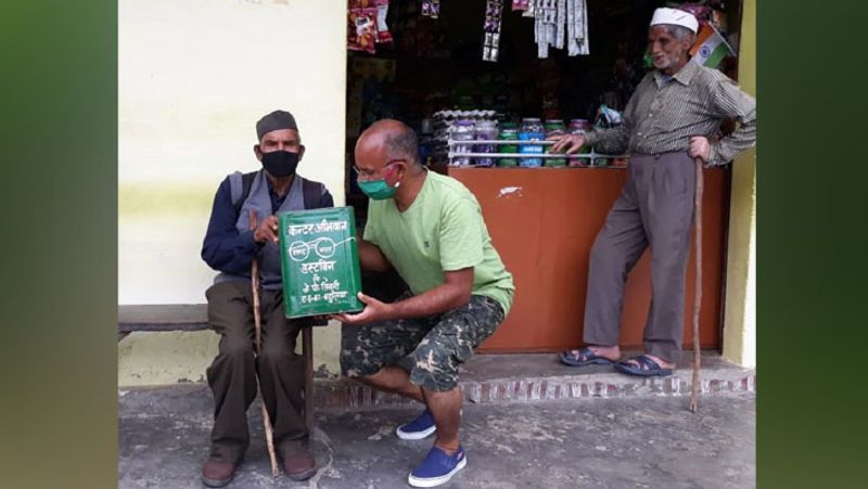 स्थानीय लोग कहते हैं कि जमुना प्रसाद को कभी इस काम में कोई झिझक महसूस नहीं हुई। जबकि लोगों ने पहले उन्हें हतोत्साहित किया।
