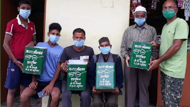 पहले लोगों ने जमुना प्रसाद के इस अभियान का हल्के में लिया। अब कस्बे के कई घरों में उनके बांटे कनस्तर डस्बिन के तौर पर रखे देखे जा सकते हैं।
