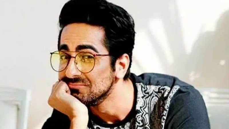 आयुष्मान खुराना को स्कूल में मैथ्स की टीचर बहुत पसंद थी। अपने क्रश के पास रहने के लिए उन्होंने गणित से भी दोस्ती कर ली थी। फिर आगे चल कर उनका दिल किसी और टीचर पर आ गया था।