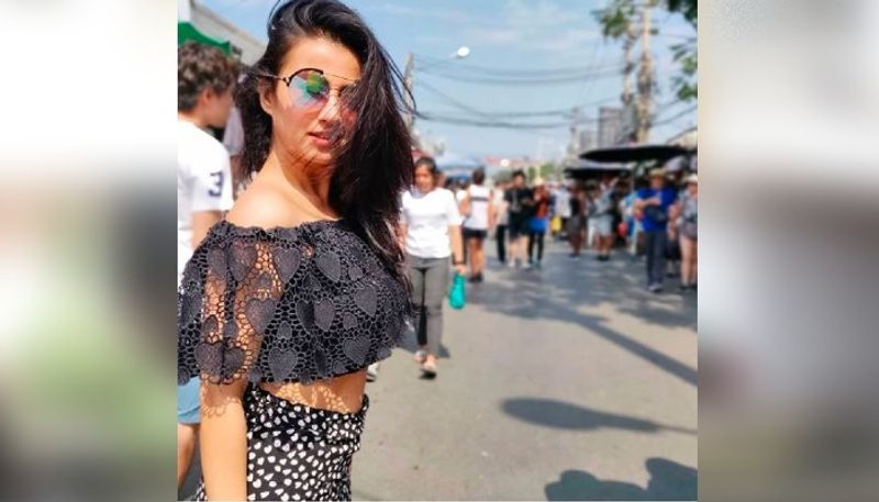 Crop queen Monami Ghosh slays like never before, check out her crop top avatar ADB