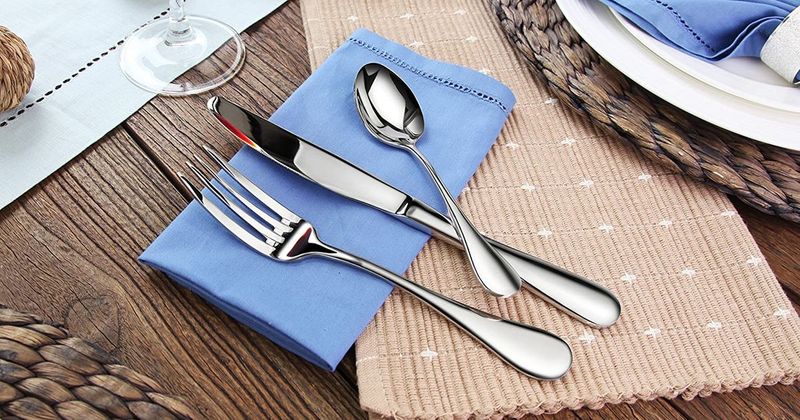 Pick the right cutlery: If you have smaller bowls, plates and tall thin glasses, then you may tend to eat less. It does work when your mind is fooled into thinking that you are eating platefuls. Weirdly, bigger forks make you consume less food.