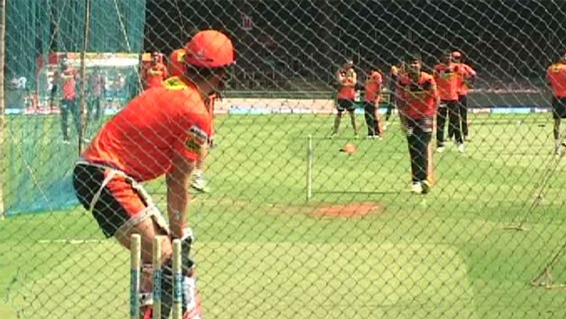 आईपीएल 2020 की शुरुआत बस कुछ ही दिन में होने वाली है। चैन्नई की टीम को छोड़कर बाकी सारी टीम जमकर प्रैक्टिस कर रही थी लेकिन अब सीएसके के लिए भी खुशखबरी हैं।