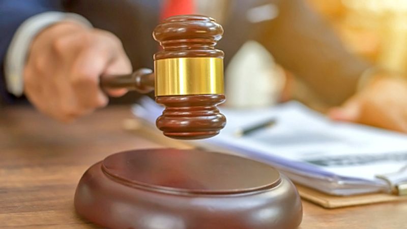 अगर बार-बार व लंबे समय तक कोर्ट-कचहरी के चक्कर काटना पड़े तो ये भी पितृ दोष का कारण हो सकता है।