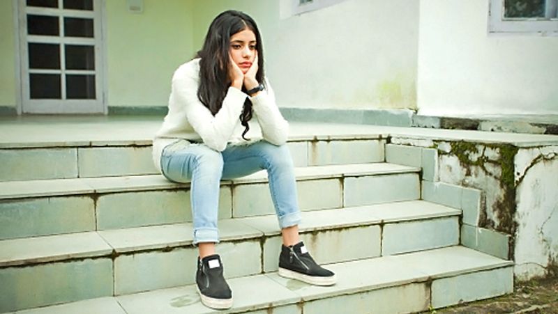 लड़की के विवाह में परेशानियां आती हैं। या तो विवाह में देरी होती है या मनचाहा वर नहीं मिल पाता।