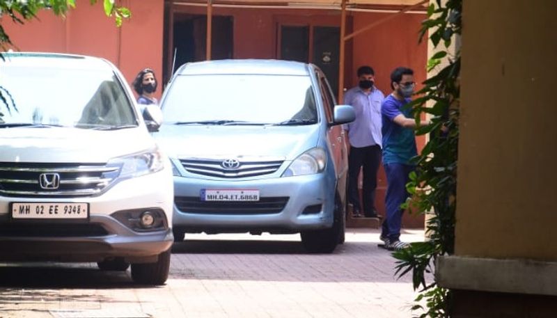 CBI team spotted at Sushant Singh Rajput's Bandra residence ADB