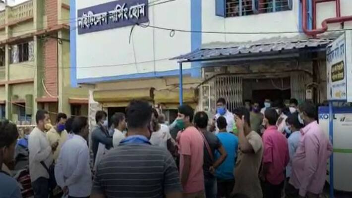 Patient party stage protest on the alligation of negligence in a Nurshinghome at Midnapore ASB Patient party stage protest on the alligation of negligence in a Nurshinghome at Midnapore ASB