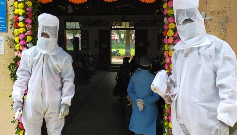 Teachers felicitated in teachers day by wearing ppe kit in Midnapore BTD