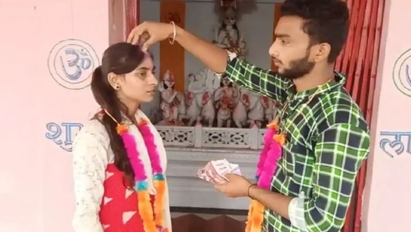 राजी खुशी से लोगों ने दोनों की सोहसराय स्थित सूर्य मंदिर में शादी करवा दी। इसके बाद परिजनों को सौंप दिया गया।
