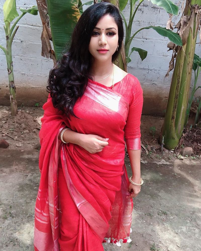 alya manasa serial shooting photos goes viral