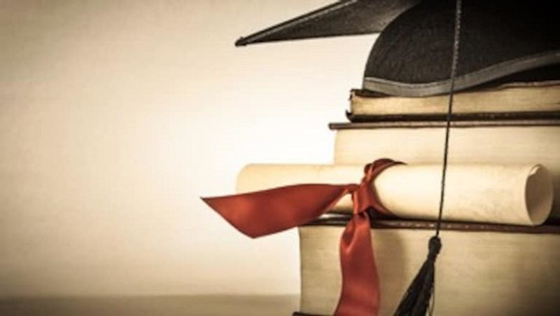 8. अब छात्रों को MPHIL नहीं करना होगा। MA के छात्र अब सीधे PHD कर सकेंगे। MPHIL को खत्म कर दिया गया है। 