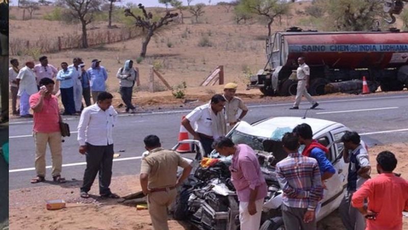 हैडकांस्टेबल राजेश कुमार और हाईवे पेट्रोलिंग के प्रभारी धर्मचंद खटीक की ने बताया कि वे हादसे की सूचना मिलने तुरंत बाद मौके पर पहुंच गए थे। उन्होंने देखा कि सड़क पर दूर तक खून फैला हुआ था और लोग बुरी तरह चीख रहे थे। पांच तो मर चुके थे, लेकिन दो युवक बुरी तरह छटपटा रहे थे। किसी तरह हमने उनको अस्पताल पहुंचाने की कोशिश की लेकिन रास्ते में उन्होंने भी दम तोड़ दिया।