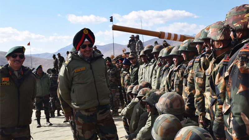 लद्दाख की सीमा पर स्थित गांव वालों ने कहा कि चीन के खिलाफ हर अभियान में वो भारतीय सेना के साथ हैं। 