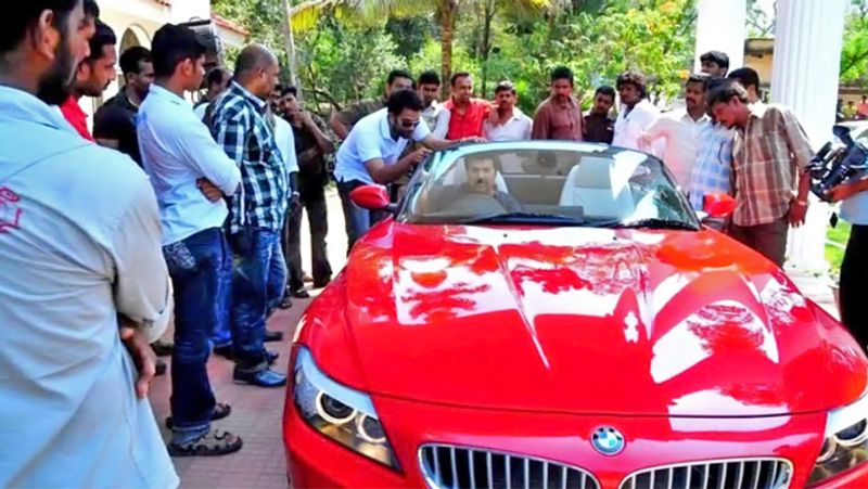 इसके अलावा ममूटी के कलेक्शन में टोयोटा लैंड क्रूज़र LC 200, फरारी, मर्सडीज और ऑडी के कई मॉडल, पोर्श, टोयोटा फॉर्च्यूनर, Mini Cooper S, F10 BMW 530d और 525d, E46 BMW M3, Mitsubishi Pajero Sport, फॉक्सवैगन पैसेट X2 और कई SUV's हैं। ममूटी के पास आइशर की एक कैरावैन भी है, जिसे उन्होंने मॉडिफाई कराया है।