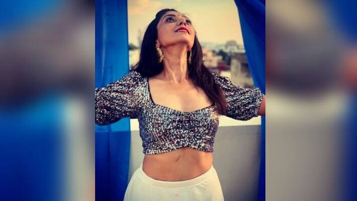 Devlina Kumar's dance on Madhuri Dixit's song Ore Piya ADB Devlina Kumar's dance on Madhuri Dixit's song Ore Piya ADB