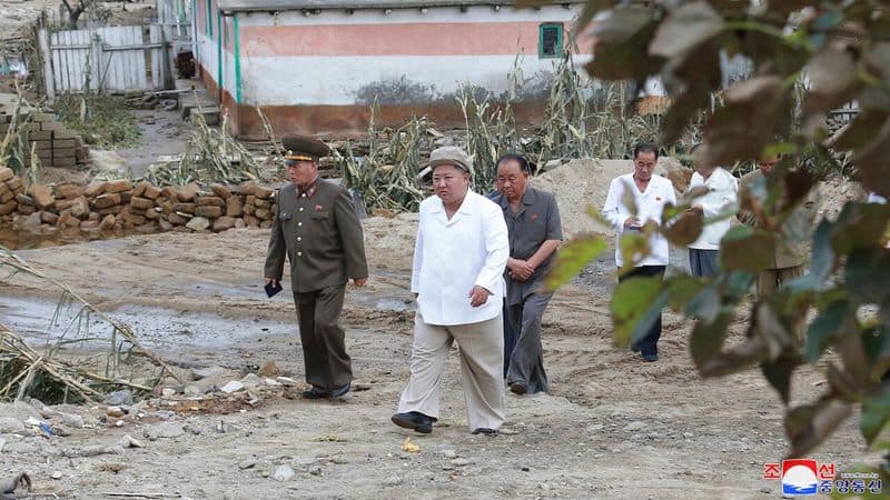 latest photos of kim jong un visiting Typhoon Maysak affected costal areas released