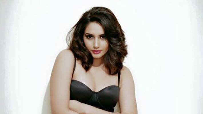 sandalwood drug case ragini's custody extended for 3 days actress mixed water in urine sample -ymn sandalwood drug case ragini's custody extended for 3 days actress mixed water in urine sample -ymn