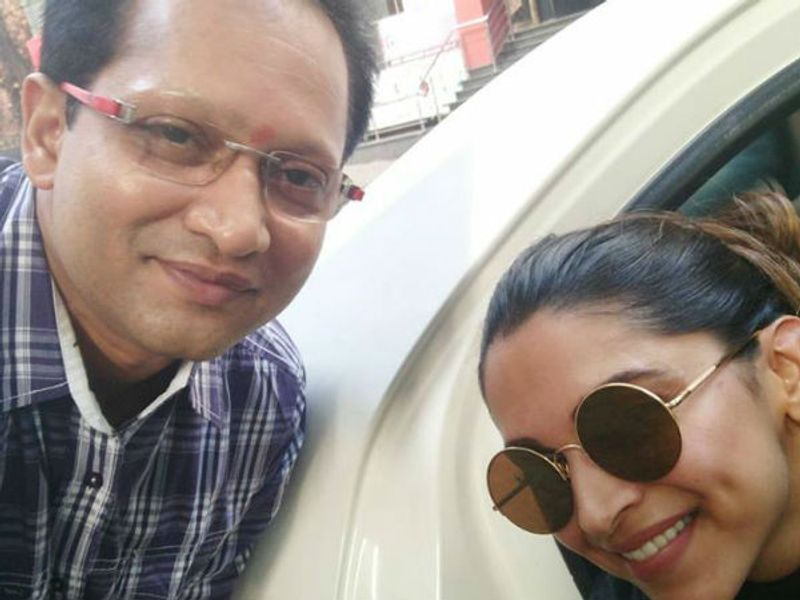 A few years ago, Deepika had visited the store to have a bite of the freshly made Idli-Vada. To avoid unnecessary attention, she went in the morning at 6:30am. The actress also uploaded a selfie with the owner of Veena Stores, Mr Pradeep.
