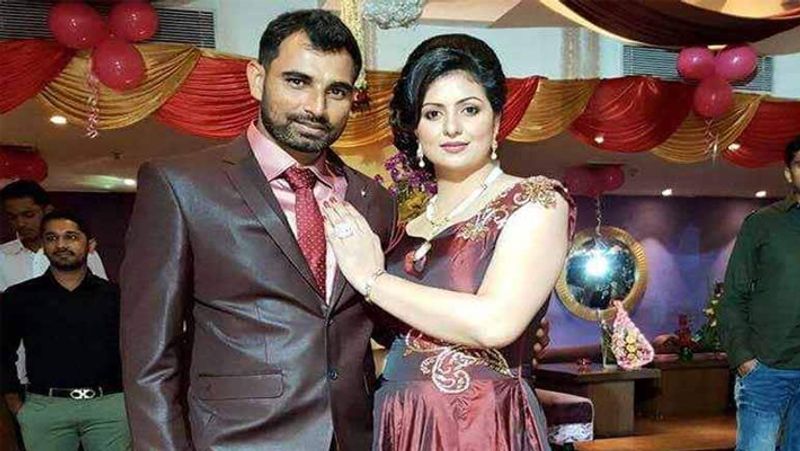 टीम के इंडिया के तेज गेंदबाज मोहम्मद शमी से रिश्ते खराब होने के बाद से ही हसीन जहां सोशल मीडिया पर काफी एक्टिव हैं और लगातार अपने फोटो-वीडियो शेयर करती हैं।