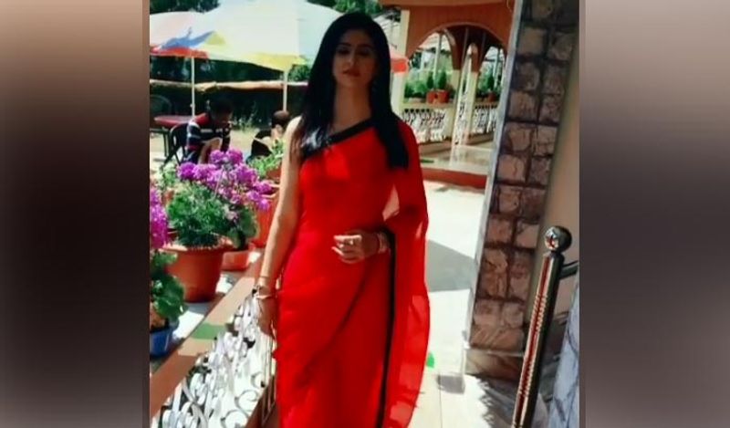 Get ready for dinner date with these stylish look