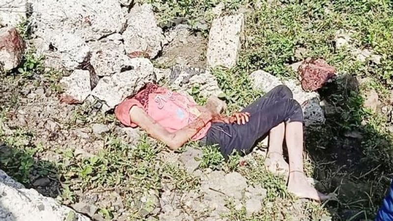 हैरान कर देने वाली यह वारदात इंदौर के लसूड़िया क्षेत्र में सोमवार दोपहर को हुई। पुलिस ने बच्ची के शव मिलने के दो घंटे बाद इस हत्या का खुलासा कर दिया। डीआईजी हरिनारायणचारी मिश्र ने हत्याकांड बताया कि12 साल के बच्चे ने यह घटना बदला लेने के लिए अंजाम दिया है। दरअसल, लड़की ने उसके सफेद पालतू चूहे को मार दिया था। इस बात से बच्चा का खाफी दुखी था और वह उससे बदला लेना चाहता था। पुलिस पूछताछ में भी बच्चे ने यही कहा कि अब मैंने अपने चूहे की मौत का बदला ले लिया।