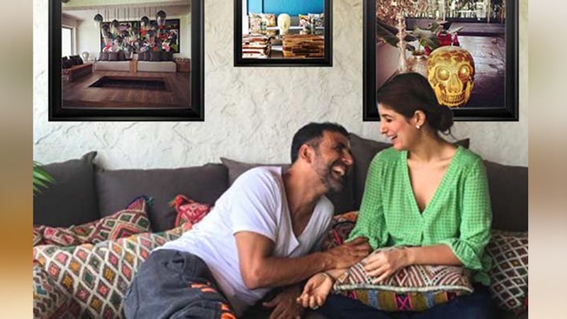 अक्षय कुमार का जुहू में आलीशान बंगला है। सी फेसिंग इस बंगले का इंटीरियर उनकी वाइफ ट्विंकल खन्ना ने किया है। इस बंगले में एक स्पेशल पॉन्ड है, जिसके ऊपर करीब 13 हैंगिंग लाइट लगी हुईं हैं। इसके अलावा घर की एक दीवार पर पूरी फैमिली के नए-पुराने फोटोज लगा रखे हैं।