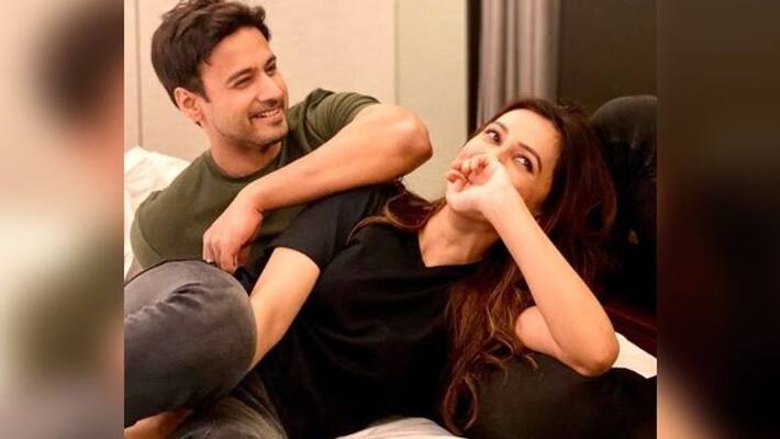 Mimi Chakraborty's hair is the secret of all the love, and Yash Dasgupta can smell it ADB Mimi Chakraborty's hair is the secret of all the love, and Yash Dasgupta can smell it ADB