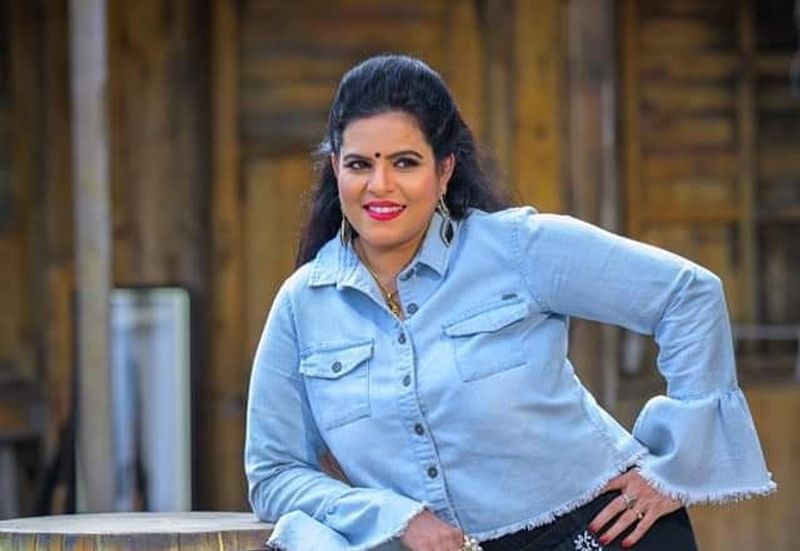 big boss fame karate kalyani made sensational comments on cm jagan ksr