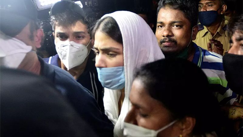 Rhea Chakraborty to be taken to byculla jail here is the prison details BRd