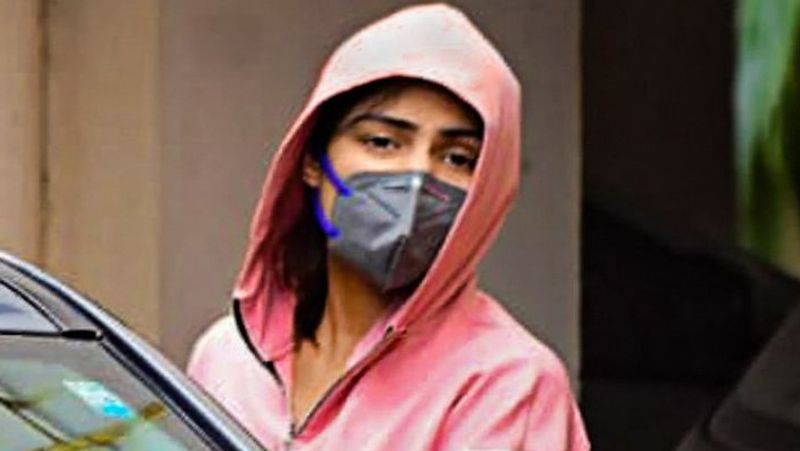 Sushants sister shweta bashes rhea chakrabortys fir against priyanka calls it fake BRd