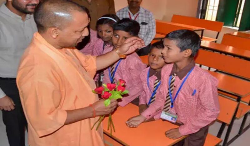 6. सभी उच्च शिक्षा संस्थानों, कानूनी और मेडिकल कॉलेजों को छोड़कर, एकल नियामक यानी सिंगल रेगुलेटर द्वारा होगी। नई शिक्षा नीति में प्राइवेट यूनिवर्सिटी और गवर्नमेंट यूनिवर्सिटी के नियम अब एक होंगे। अब किसी भी डीम्ड यूनिवर्सिटी और सरकारी यूनिवर्सिटी के नियम अलग अलग नहीं होंगे।