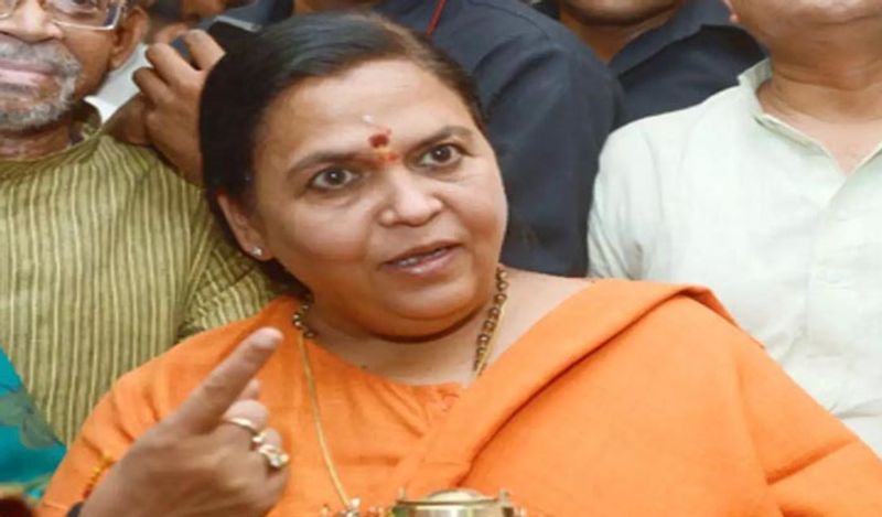 <p><strong>उमा भारती: </strong>यूपी की मुख्यमंत्री रह चुकी उमा भारती ने मात्र छठी कक्षा तक पढाई की है। कम पढ़ी-लिखी होने के बावजूद उन्होंने बेहतरीन राजनितिक कौशल का परिचय दिया है। </p>