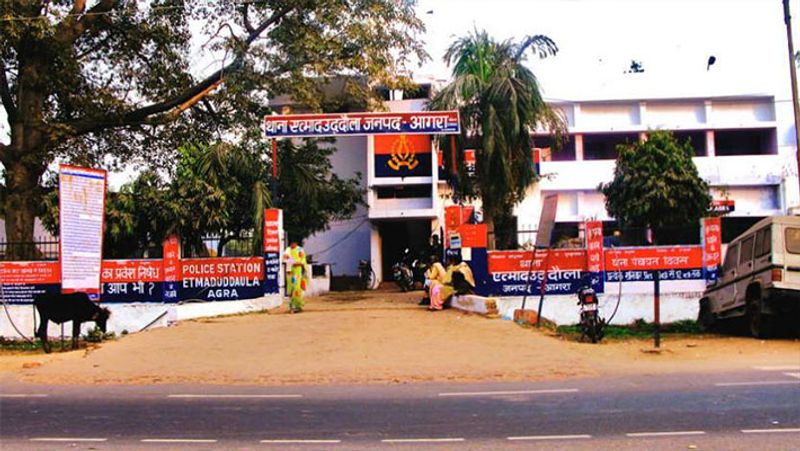 विद्या नगर स्थित उनके किराए के मकान में रविवार को पुष्पा (40) का शव घर में मिला था। पहले दोनों भाइयों ने किसी गंभीर बीमारी से पुष्पा की मौत की बात कही। लेकिन जब इसके एख्ब्र पुलिस को लगी तो पुलिस ने शव को कब्जे में लकर पोस्टमार्टम के लिए भेजा। पोस्टमार्टम रिपोर्ट में हत्या की बात सामने आई थी।
