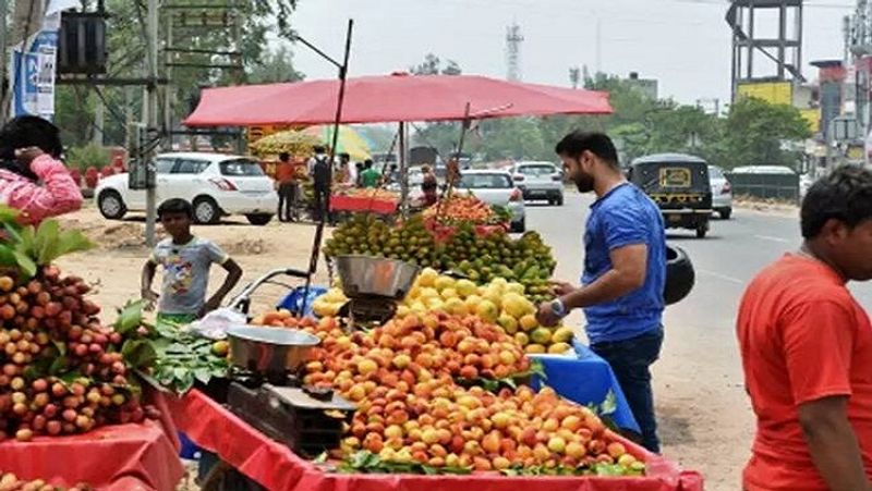 घर बैठे कर सकते अप्लाई
इस ऐप जरिए घर बैठे ही लोन के लिए अप्लाई किया जा सकता है। ऐप में ई-केवाईसी, एप्लिकेशन्स की प्रॉसेसिंग और रियल टाइम मॉनेटरिंग फीचर को शामिल किया गया है। यह मोबाइल ऐप आर्टिफिशियल इंटेलिजेंस पर आधारित है।
(फाइल फोटो)

