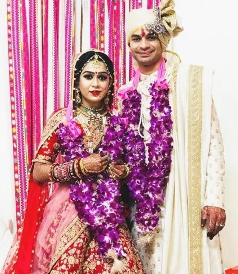 हाल ही में तेजप्रताप के ससुर चंद्रिका राय ने आरजेडी छोड़ जेडीयू का दामन थामा है और यादव परिवार के साथ सियासी लड़ाई में खुलकर आगे आ गए हैं। उनकी बेटी ऐश्वर्या के भी चुनाव लड़ सकती हैं।
(फाइल फोटो)