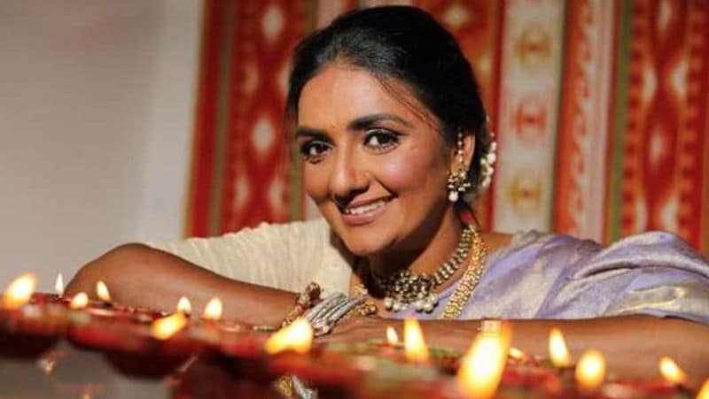 शांतिप्रिया फेमस साउथ इंडियन और बॉलीवुड एक्ट्रेस भानुप्रिया की बहन हैं। 1983 से साउथ इंडियन सिनेमा में एक्टिव भानुप्रिया ने 'दोस्ती दुश्मनी' (1986), 'इंसाफ की पुकार' (1987), 'खुदगर्ज' (1987), 'कसम वर्दी की' (1989) और 'भाभी' (1991) जैसी बॉलीवुड फिल्मों में भी काम किया है। शांतिप्रिया ने 'माता की चौकी' और 'द्वारकाधीश भगवान श्री कृष्ण' जैसे सीरियल्स में भी काम किया है। इसके बाद से वो टीवी, फिल्म और मीडिया की नजरों से दूर हैं।
