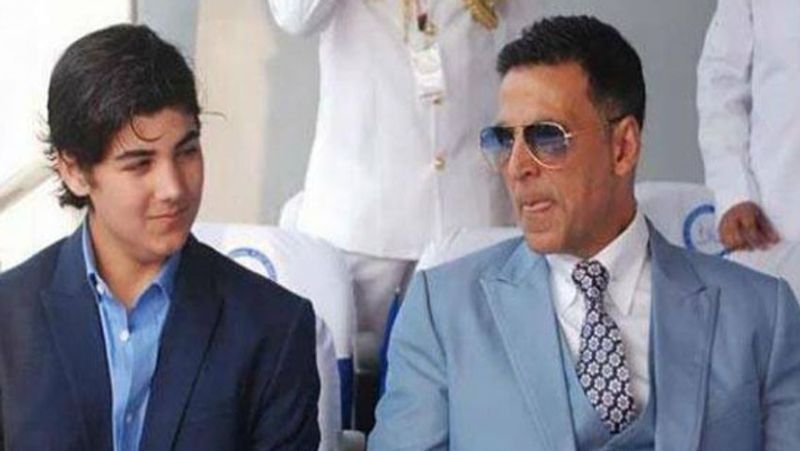 कुछ महीने पहले आरव की मम्मी ट्विंकल खन्ना इंस्टाग्राम पर एक पोस्ट शेयर की थी। इसमें उन्होंने बताया था कि उनके बेटे ने अपने मोबाइल में उनका नंबर पुलिस के नाम से सेव करके रखा है।