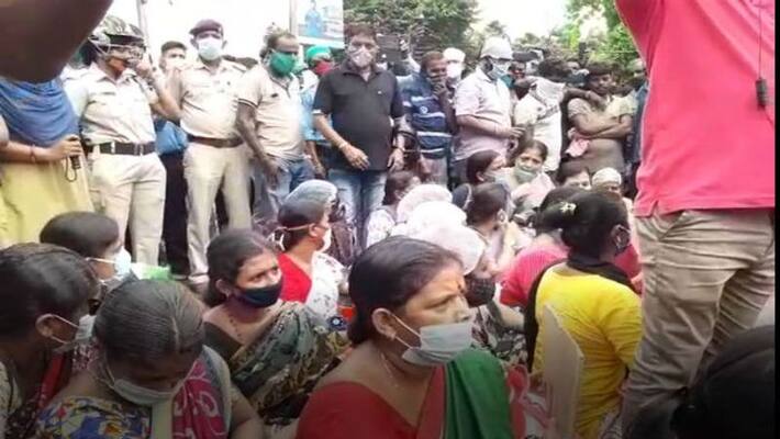 BJP protest at Bishnupur PS to women worker allegedly shot by TMC goons ASB BJP protest at Bishnupur PS to women worker allegedly shot by TMC goons ASB