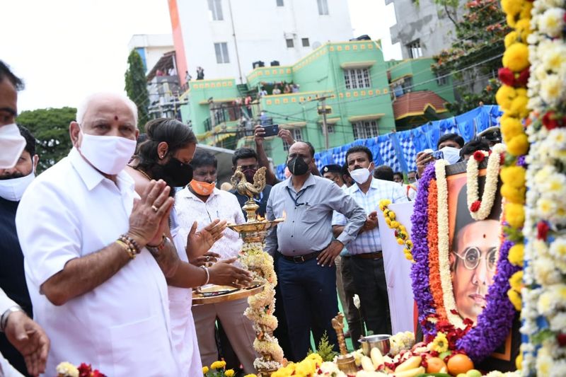 Bengaluru Yelahanka flyover named after Veer Savarkar despite opposition -ymn